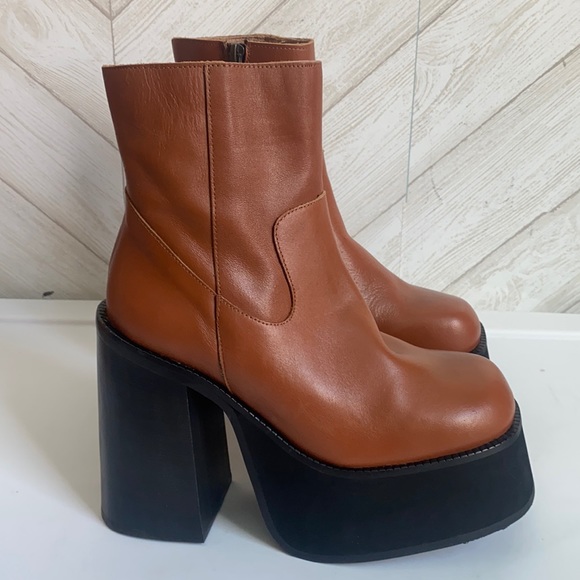 Steve Madden Siene Brown Platform Boots 
